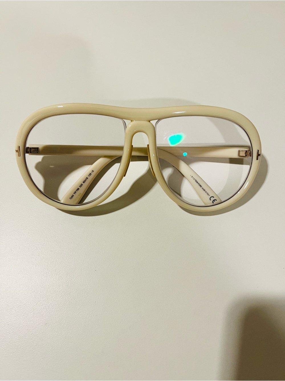 Tom Ford Cream Aviator-Style Sunglass Arms with Gold Detailing - Picture 2 of 7